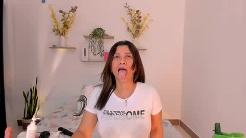 Snapshot of sararamirez43 chatting on 4, 12, 2025 sararamirez43 online show from 4, 12, 2025