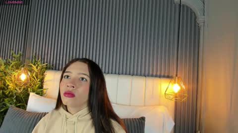 Snapshot of sarariley_ chatting on 1, 12, 2025 Sara online show from 1, 12, 2025