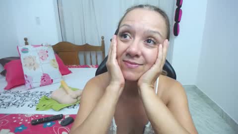 Snapshot of saray1221 chatting on 6, 3, 2025 saray1221 online show from 6, 3, 2025