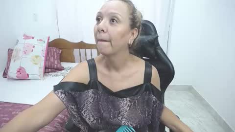 Snapshot of saray1221 chatting on 8, 1, 2026 saray1221 online show from 8, 1, 2026