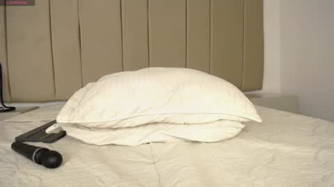 Sasha Brattz online show from 6, 2, 2025