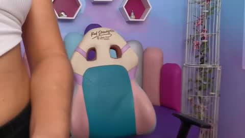 Snapshot of sashamonroee_ chatting on 26, 10, 2025 SashaMonroee online show from 26, 10, 2025