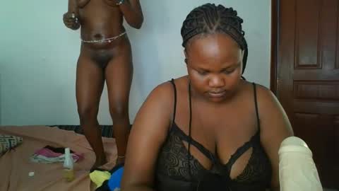 Snapshot of sassie_bee chatting on 30, 10, 2025 sassie_bee online show from 30, 10, 2025