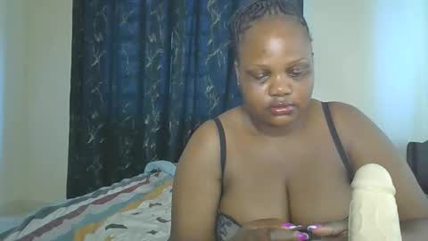 Snapshot of sassie_bee chatting on 2, 12, 2025 sassie_bee online show from 2, 12, 2025