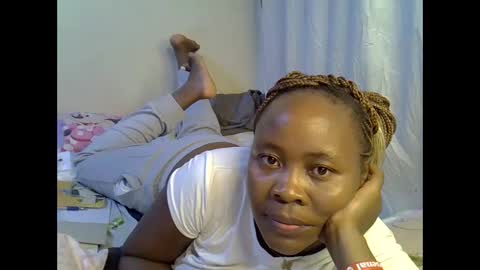 Snapshot of sassy_bella chatting on 28, 10, 2025 sassy_bella online show from 28, 10, 2025