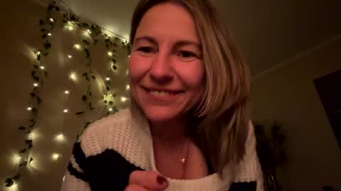 Sassyella online show from 15, 12, 2024