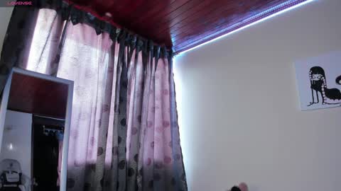    im expecting 300 thumbs up on my altar online show from 25, 1, 2025