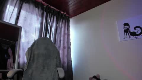    im expecting 300 thumbs up on my altar online show from 28, 1, 2025