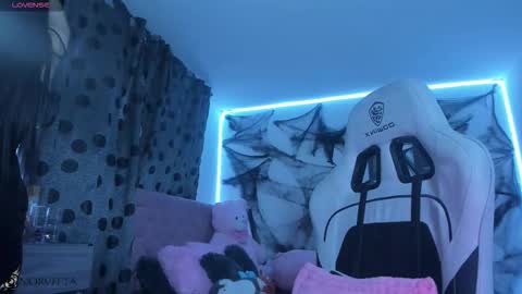    im expecting 300 thumbs up on my altar online show from 10, 10, 2025