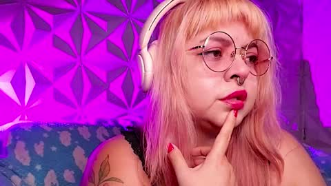 Gina George online show from 5, 4, 2026