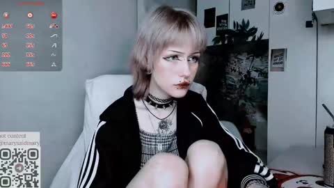pronoun she. name Mary. age 21. online show from 21, 9, 2025