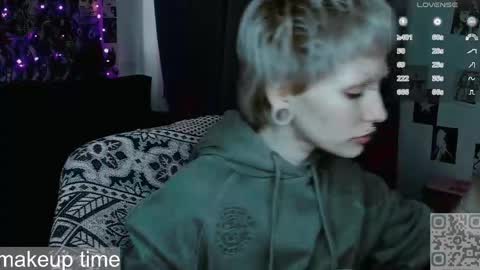 pronoun she. name Mary. age 21. online show from 10, 5, 2026
