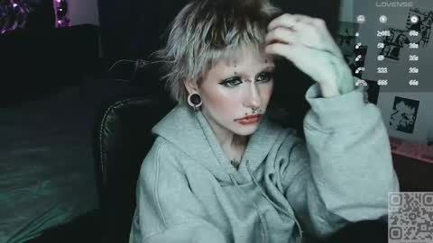 pronoun she. name Mary. age 21. online show from 13, 5, 2026