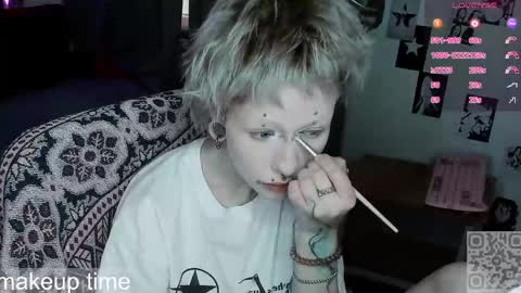 pronoun she. name Mary. age 21. online show from 19, 5, 2026