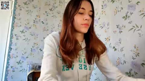 Snapshot of scarlet1flowers chatting on 4, 10, 2025 Kira online show from 4, 10, 2025