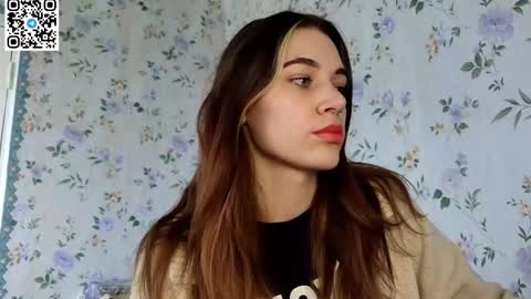 Snapshot of scarlet1flowers chatting on 7, 10, 2025 Kira online show from 7, 10, 2025