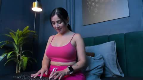 Scarlet Edwars online show from 13, 11, 2025