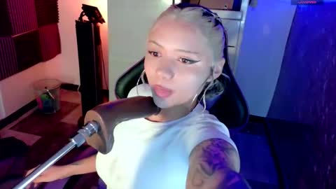 Snapshot of scarlet_gold chatting on 19, 11, 2025 scarlet_gold online show from 19, 11, 2025