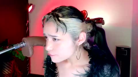 Snapshot of scarlet_gold chatting on 16, 12, 2025 scarlet_gold online show from 16, 12, 2025