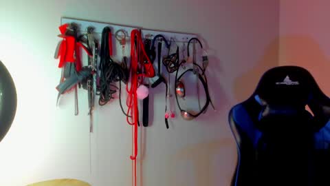 scarlet taylor kennedy online show from 18, 4, 2026