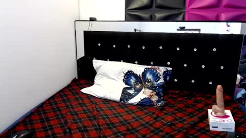 Snapshot of scarletglow1 chatting on 4, 1, 2025 scarletglow1 online show from 4, 1, 2025