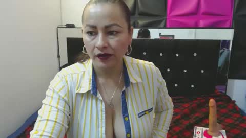 Snapshot of scarletglow1 chatting on 10, 1, 2025 scarletglow1 online show from 10, 1, 2025