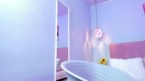 Snapshot of scarletgv chatting on 1, 2, 2025 Scarlet online show from 1, 2, 2025