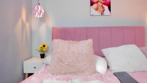 Snapshot of scarletgv chatting on 1, 2, 2025 Scarlet online show from 1, 2, 2025