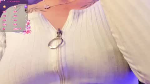 Snapshot of scarletgv chatting on 24, 11, 2025 Scarlet online show from 24, 11, 2025