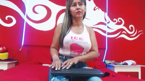 Snapshot of scarlethchannel chatting on 12, 11, 2025 Scarleth online show from 12, 11, 2025