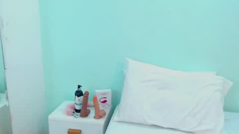 scarlet  online show from 19, 4, 2026