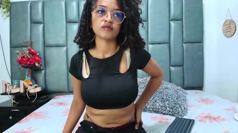 Snapshot of scarletnoir4u chatting on 29, 10, 2025 scarlet online show from 29, 10, 2025