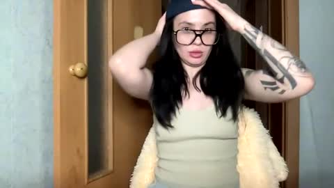 scarletpetal online show from 13, 2, 2025