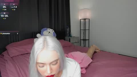 Snapshot of scarletsoft chatting on 17, 12, 2025 Ann online show from 17, 12, 2025