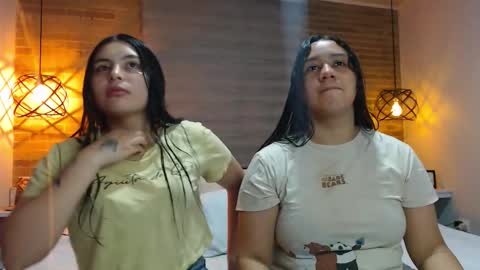 Scarlett and Jazmin online show from 26, 11, 2025