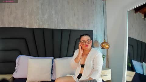 Snapshot of scarlett_monroe_1 chatting on 17, 10, 2025 scarlett_monroe_1 online show from 17, 10, 2025
