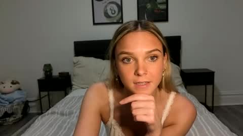 Snapshot of scarletterose_504259 chatting on 5, 10, 2025 Scarlett online show from 5, 10, 2025