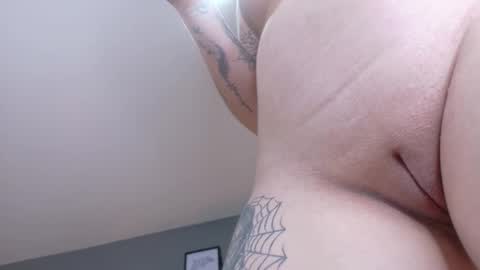 Snapshot of scarlettvex__ chatting on 18, 10, 2025 S C A R L E T T online show from 18, 10, 2025