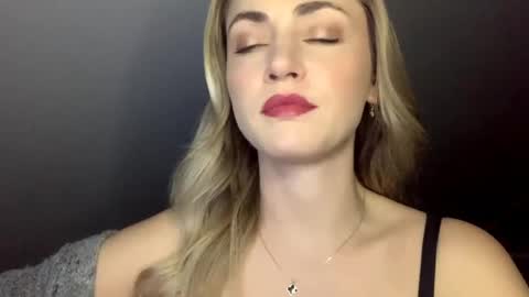 Snapshot of scarlettxblonde chatting on 14, 5, 2026 ScarlettxBlonde online show from 14, 5, 2026