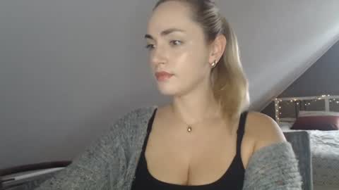 ScarlettxBlonde online show from 21, 7, 2026