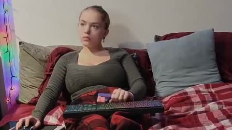 Snapshot of scarredthighs chatting on 15, 12, 2025 ScarredThighs online show from 15, 12, 2025