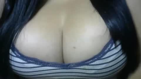 Snapshot of schoco_milf chatting on 17, 5, 2026 mai latina online show from 17, 5, 2026