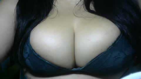 Snapshot of schoco_milf chatting on 20, 5, 2026 mai latina online show from 20, 5, 2026