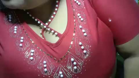 Snapshot of schoco_milf chatting on 26, 5, 2026 mai latina online show from 26, 5, 2026