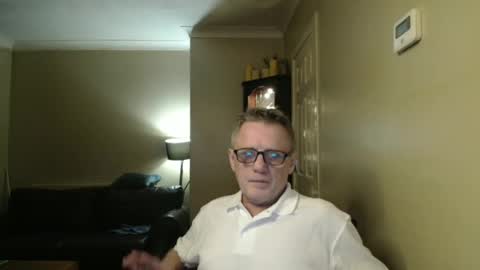 Snapshot of scottsman214 chatting on 20, 12, 2024 James online show from 20, 12, 2024