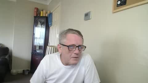 Snapshot of scottsman214 chatting on 27, 10, 2025 James online show from 27, 10, 2025