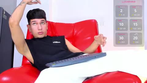 sebas_hall_ online show from 4, 11, 2025