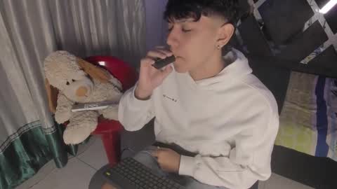 Snapshot of sebas_pretty7 chatting on 18, 12, 2025 sebas_pretty7 online show from 18, 12, 2025