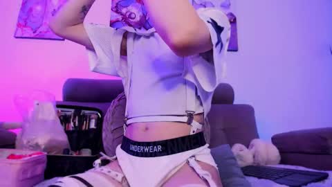     .  INDEPENDENT MODEL online show from 2, 3, 2026