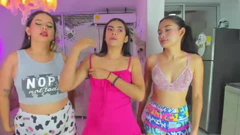 Snapshot of secrethause71605 chatting on 24, 9, 2025 NIKOL online show from 24, 9, 2025